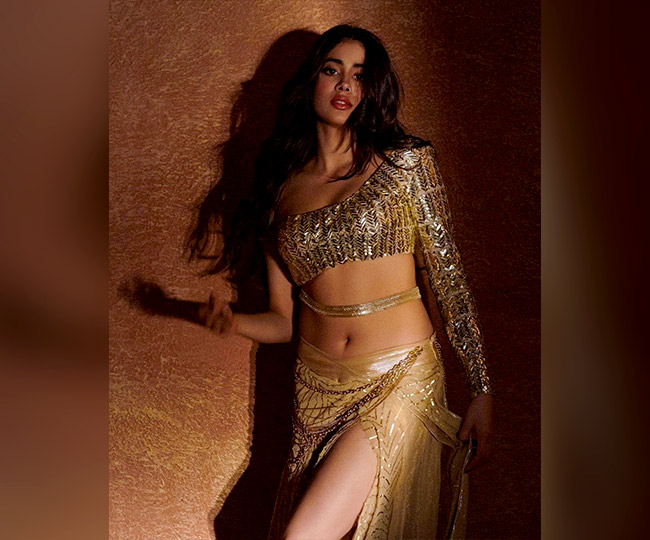 एक्ट्रेस जान्हवी कपूर का दिलकश अंदाज, देखें वायरल तस्वीरें  